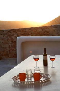 Villa Elia White *