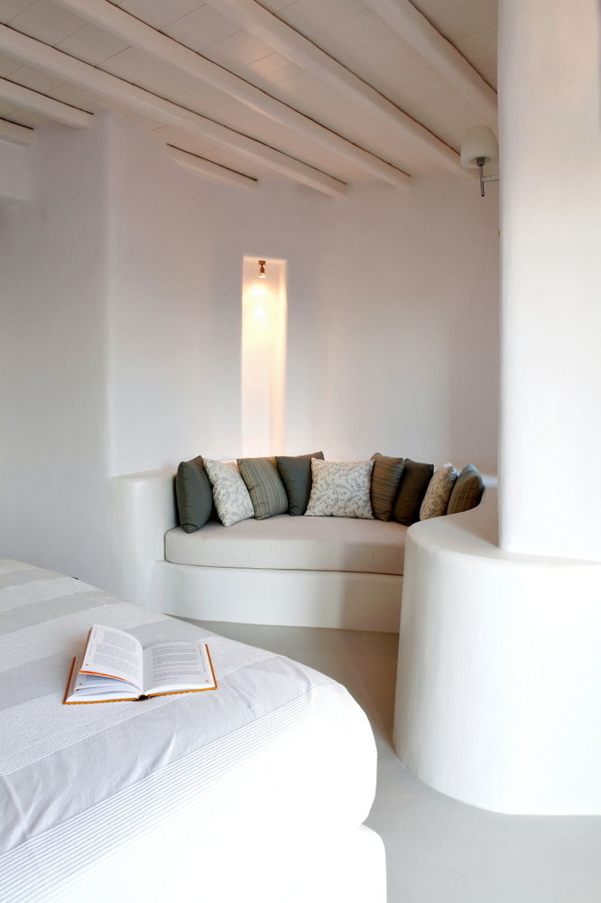 Villa Elia White